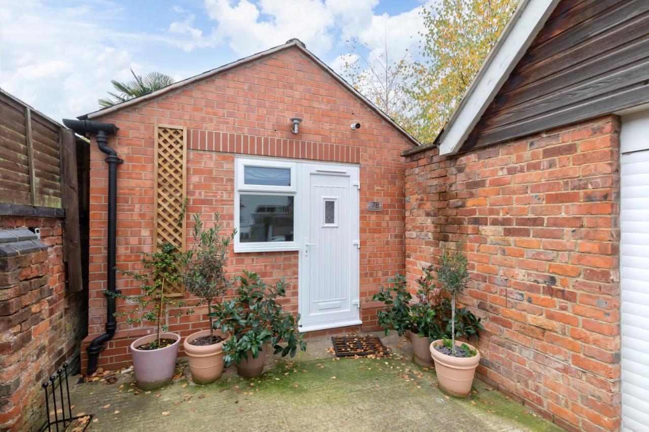 Modern Self Contained Studio Home Cheltenham Exterior photo
